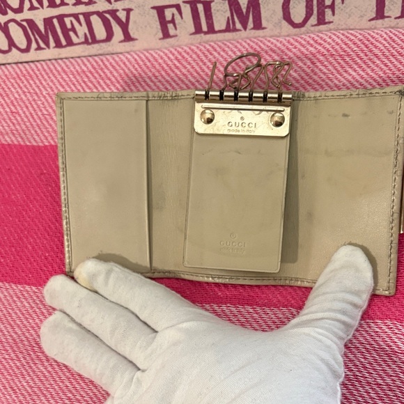 Gucci cream Embossed key case - Picture 6 of 7